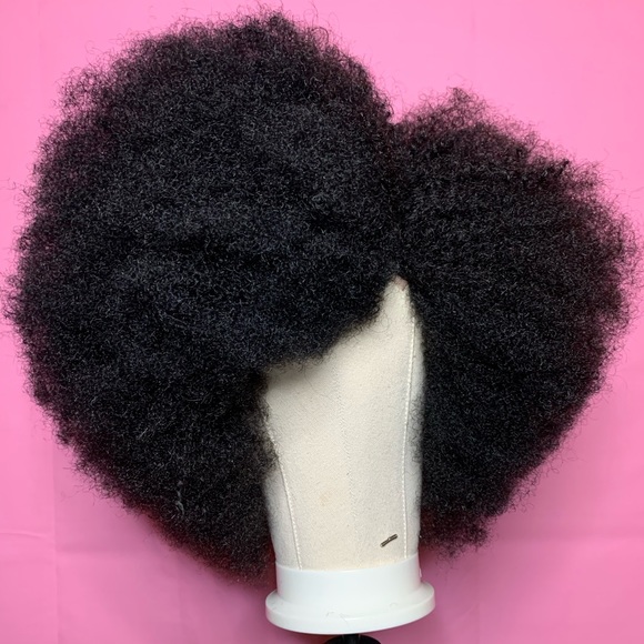 Stylist Faux AFRO wig - Picture 2 of 3